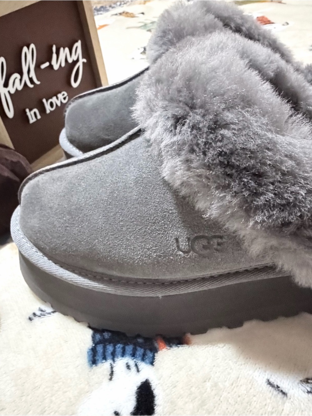Price drop!! UGG Women's Gray Suede Shearling Slip-On Slippers - Picture 10 of 10
